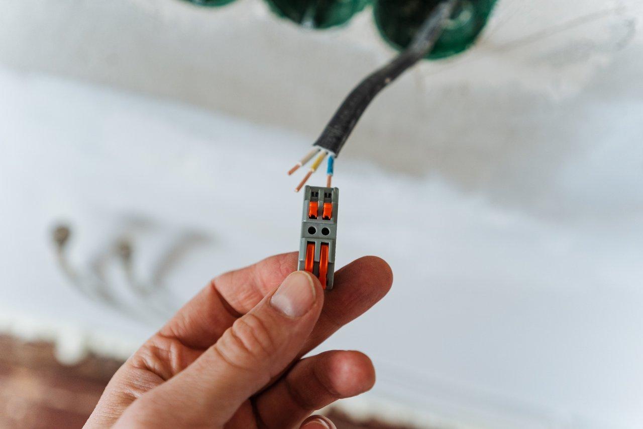 Coût de la remise aux normes d’une installation électrique de plus de 30 ans : guide complet