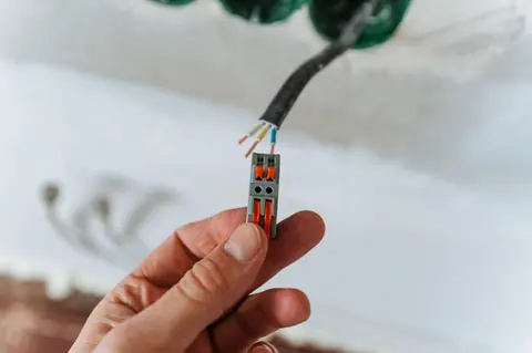 Coût de la remise aux normes d’une installation électrique de plus de 30 ans : guide complet