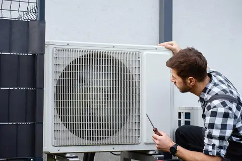 Remplacer une chaudière gaz par une pompe à chaleur : coûts et aides en 2026