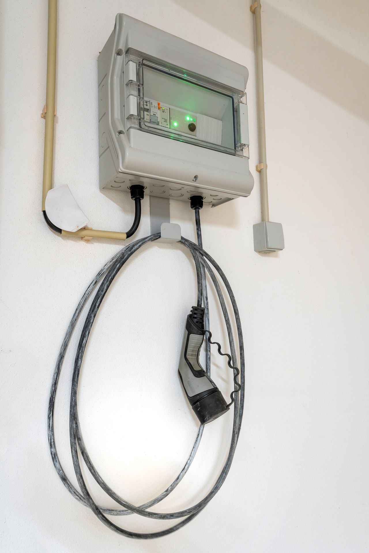 Borne de recharge 7,4 kW à domicile : budget 2026, aides et IRVE