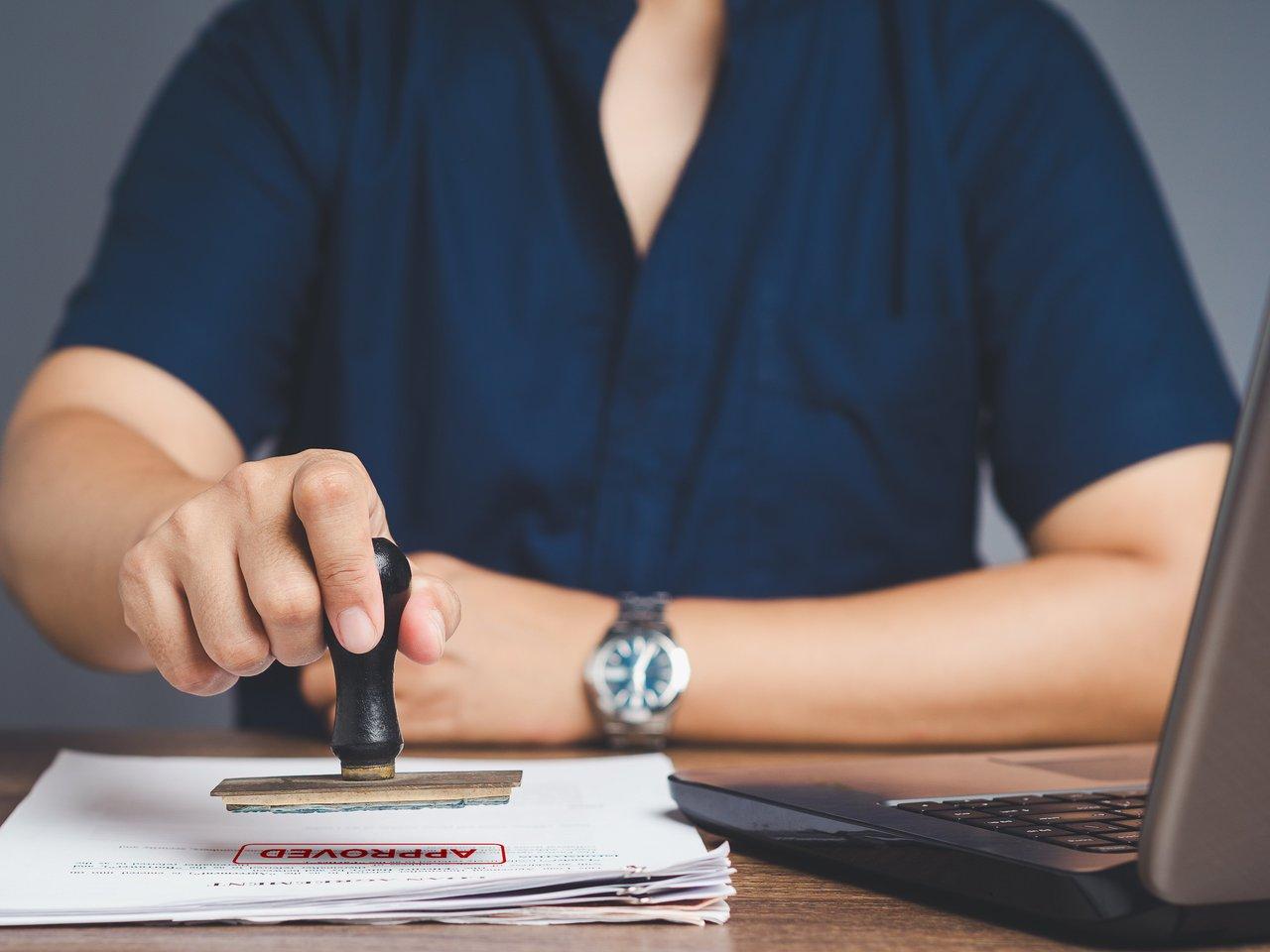 Détail des frais de notaire pour un achat immobilier de 200 000 € en 2026, illustré par une documentation officielle approuvée.