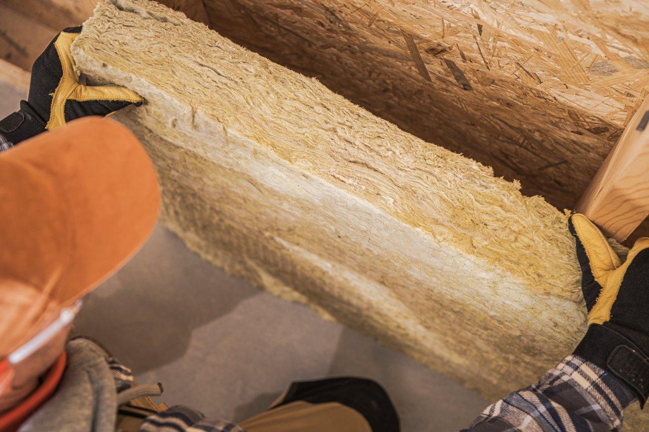 Isolation phonique mur mitoyen avec laine de roche pour une acoustic wall insulation efficace.