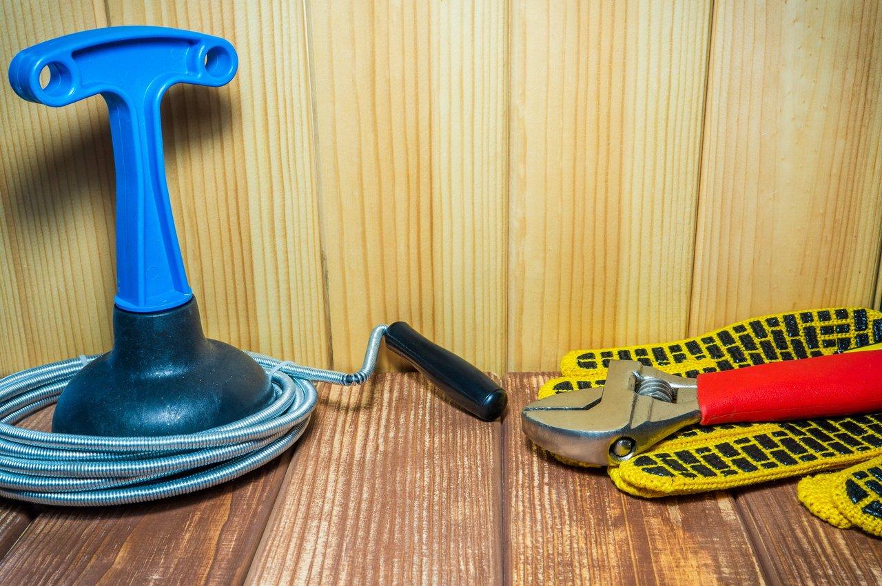 Outils de plomberie pour l'entretien, essentiels pour prévenir les fuites d’eau dans votre logement.