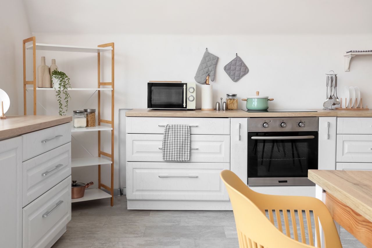 10 astuces design 2026 pour aménager une petite cuisine de 4 à 8 m²