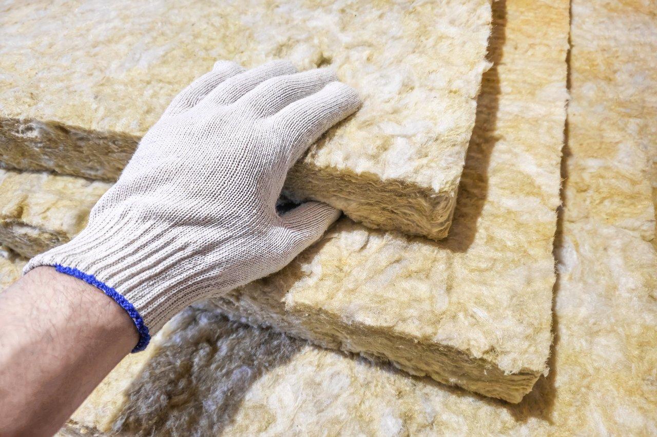 Schéma illustrant différents types d’isolation thermique dans un logement et leur influence sur la consommation de chauffage.