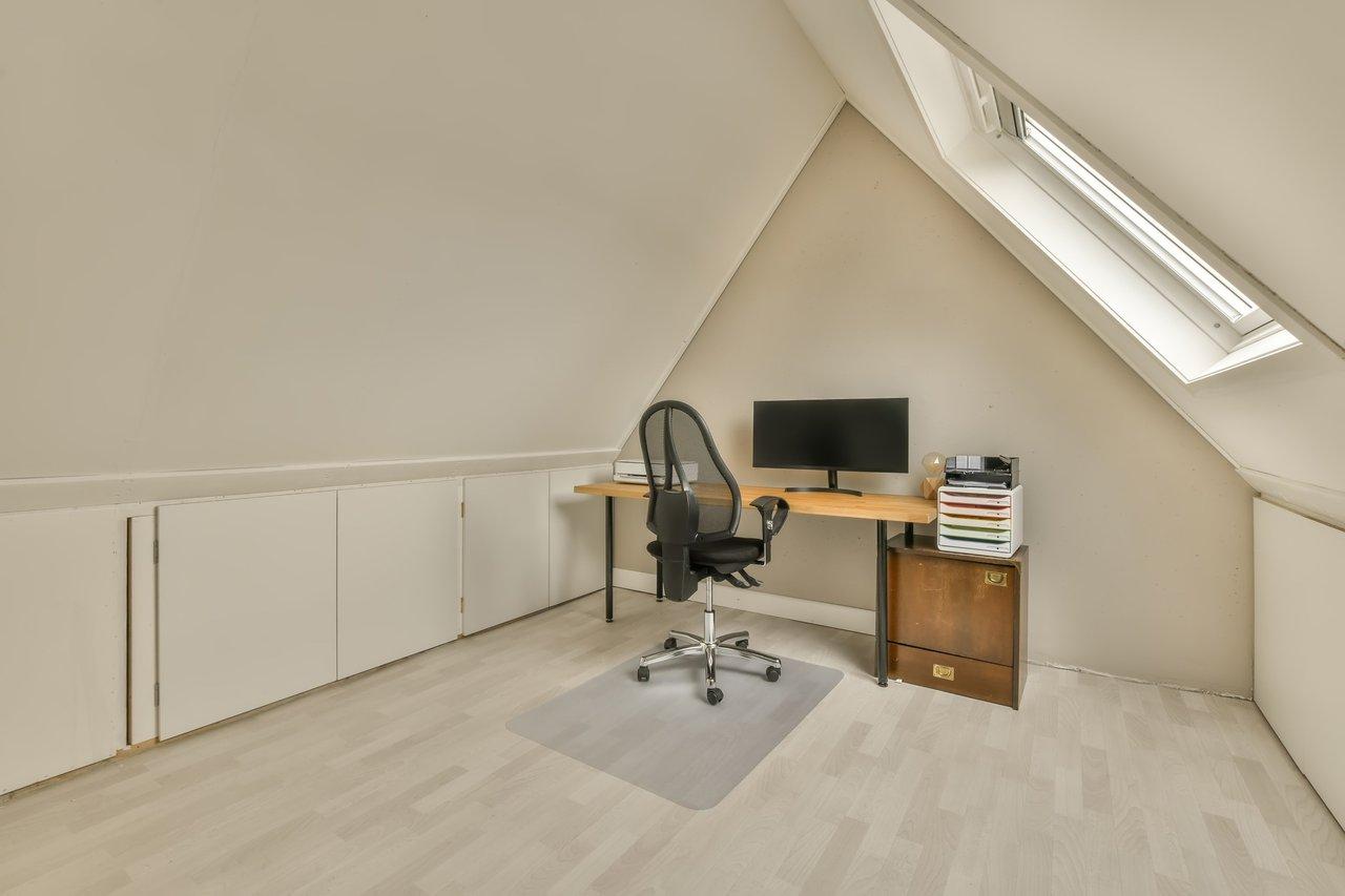 Table de devis pour l'estimation du budget isolation des combles de 60m² dans un bureau en loft.