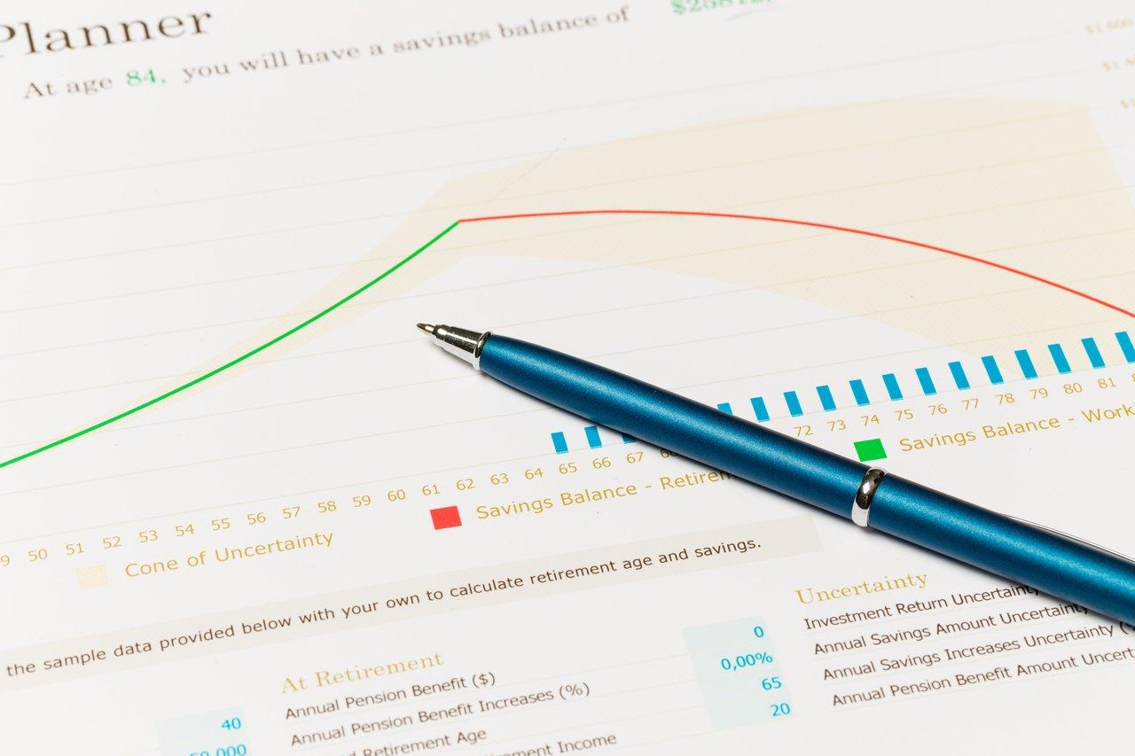 Tableau illustrant l’impact d’une baisse de prix d’achat et de la réduction des dettes sur le montant du prêt et la capacité d’apport, essentiel dans un financial planning chart.