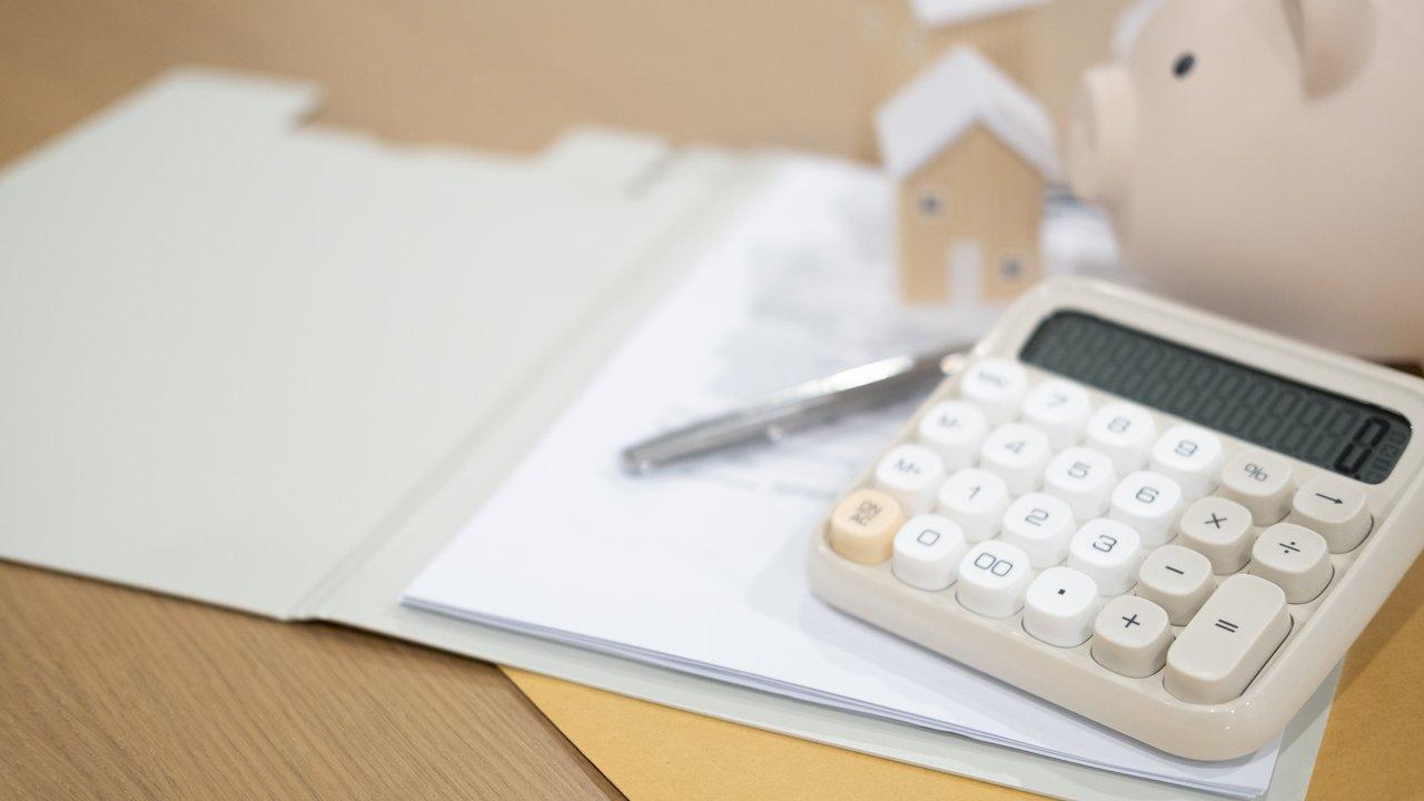 Un property management financial report illustrant la transparence financière lors de la présentation annuelle du budget en copropriété.